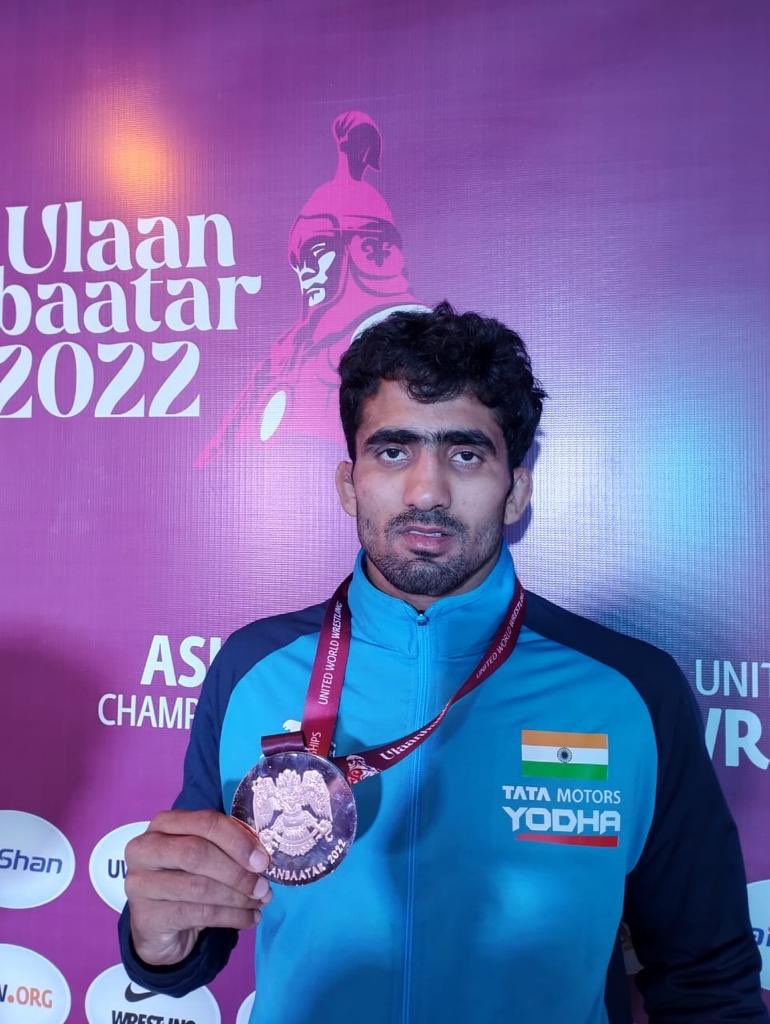 Gurmeet_Singhhh's tweet photo. Heartiest congratulations to Greco-Roman wrestlers, Arjun Halakurki, Neeraj and Sunil Kumar for winning the #Bronze Medals at ‘Senior Asian #wrestling #Championship 2022’ at #Ulaan #Baatar.

Feeling proud. Jai Hind 🇮🇳...

#AsianWrestlingChampionship 🤼‍♂️ https://t.co/vy6Kfb7hri