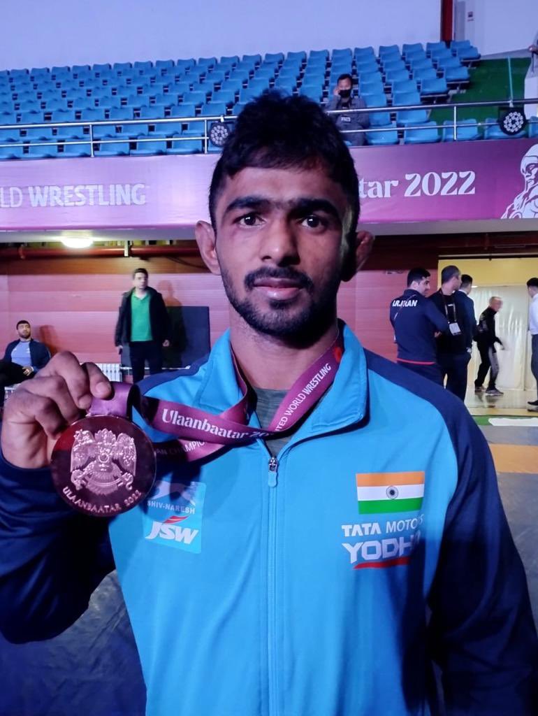 Gurmeet_Singhhh's tweet photo. Heartiest congratulations to Greco-Roman wrestlers, Arjun Halakurki, Neeraj and Sunil Kumar for winning the #Bronze Medals at ‘Senior Asian #wrestling #Championship 2022’ at #Ulaan #Baatar.

Feeling proud. Jai Hind 🇮🇳...

#AsianWrestlingChampionship 🤼‍♂️ https://t.co/vy6Kfb7hri