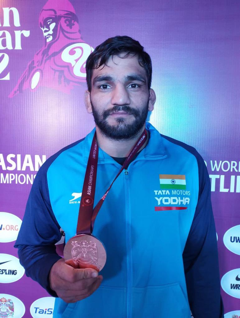 Gurmeet_Singhhh's tweet photo. Heartiest congratulations to Greco-Roman wrestlers, Arjun Halakurki, Neeraj and Sunil Kumar for winning the #Bronze Medals at ‘Senior Asian #wrestling #Championship 2022’ at #Ulaan #Baatar.

Feeling proud. Jai Hind 🇮🇳...

#AsianWrestlingChampionship 🤼‍♂️ https://t.co/vy6Kfb7hri