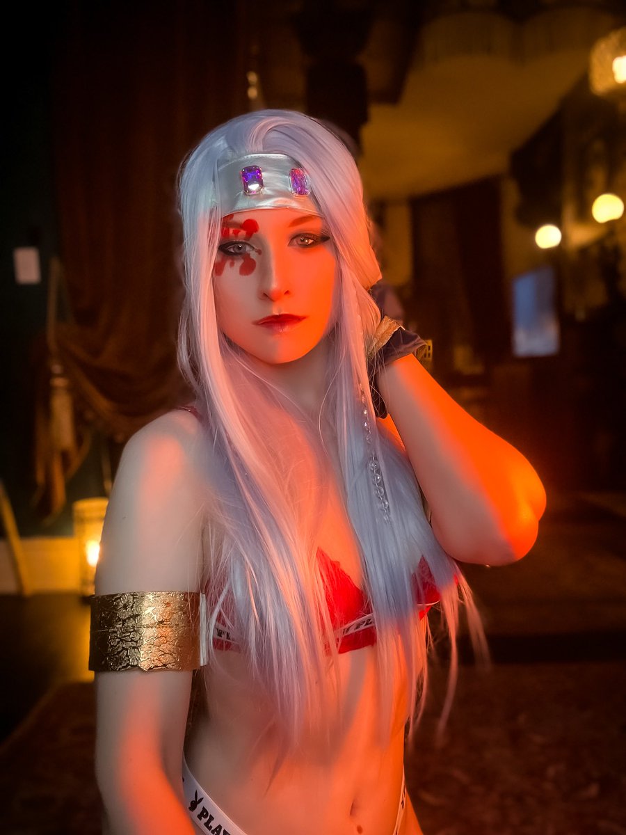 InspectorLemon's tweet photo. I just felt super pretty as Uzui. 

I love long wigs because my jaw is wide so having it frame the edges off is so pleasing to me ;.; 

https://t.co/vMNlLHqw3L https://t.co/5Cr7slnihP