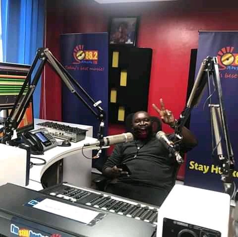 VanguardNewsUg's tweet photo. Comedian Patrick Idring aka Salvado has resigned from @882SanyuFM after two years of co-hosting #SanyuBreakfast with @missdeedan & Yvonne.
He officially leaves the Rupaleria Group owned radio station at the end of April.
#VanguardUpdates https://t.co/hYARDEsk3j