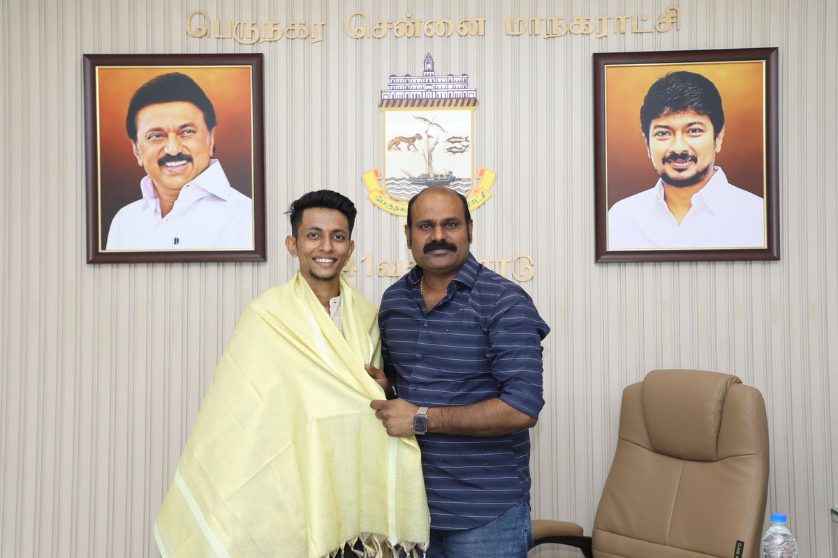 DMKYW_ChennaiSW's tweet photo. போட்டோகிராஃபர் திரு. இப்ராகிம் அவர்களின் பிறந்தநாளையொட்டி இன்று சென்னை தென்மேற்கு மாவட்ட இளைஞரணி அமைப்பாளரும் பெருநகர சென்னை மாநகராட்சி நியமனக் குழு உறுப்பினர் திரு. @raja_anbazhagan அவர்களிடம் வாழ்த்து பெற்றனர்.
@TN09Official @Ibbu_Offl https://t.co/3MA0l5jaGn
