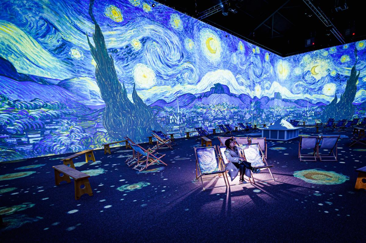 Deckchairs are arranged for optimum viewing pleasure in a huge light-projected and sound-filled hall, with artworks and graphics by Vincent Van Gogh, at Van Gogh Alive, an immersive, multi-sensory art experience, at the Propyard in Bristol
Credit: Ben Birchall/PA Wire https://t.co/XxwXIQJxBp