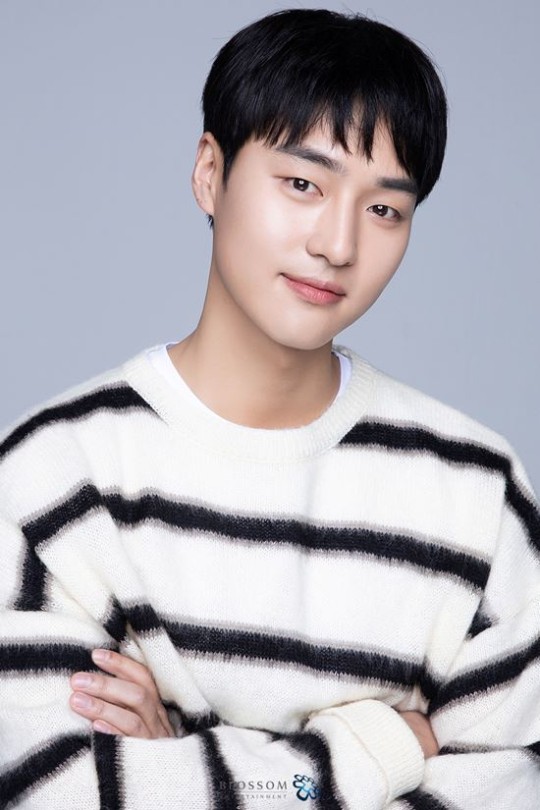 kdramatreats's tweet photo. #YangSeJong reportedly cast to lead Netflix drama #TheGirlDownstairs with #Suzy as the female lead!

It will be his comeback drama after the military. https://t.co/TxESRPQXRc