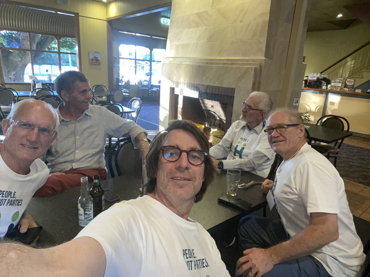 Members of our door knock team having a quiet catch up after a great afternoon meeting people in our community #RegionalQueensland #CommunityEngagment #GroomVotes