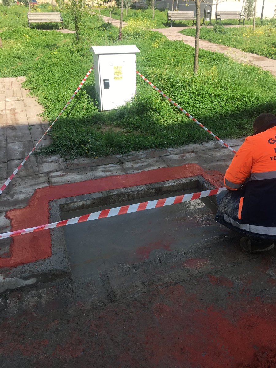 GolcukSivritepe's tweet photo. Site Genelinde  Çöp Konteynerleri için belirlediğimiz noktalara Cep bölümlerinin yapım işleri Gölcük Belediye Fen işleri tarafından devam ediliyor. https://t.co/klHtYxtYLE