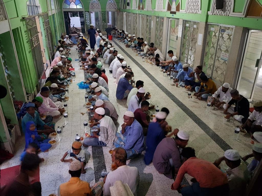 Tika_Bangladesh's tweet photo. On the occasion of the holy month of Ramadan, @Tika_Turkey organized an Iftar program among Ramu Madrasa's 1500 students and orphans in Cox's Bazar. 

#Allforsmiles
#Ramadan 2022
#happiness
#Iftar https://t.co/LbduPeyL0i