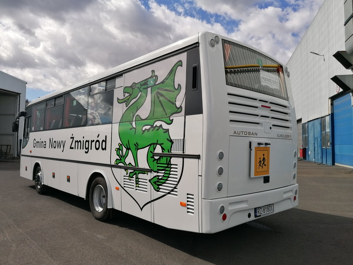 AUTOSANsp's tweet photo. Do @gmNowyZmigrod dotarł nowy międzymiastowy autobus #AUTOSAN #EUROLIDER 9 przystosowany do bezpiecznego przewozu dzieci, zakupiony w ramach postępowania przetargowego. https://t.co/1GkIj8mhMZ
