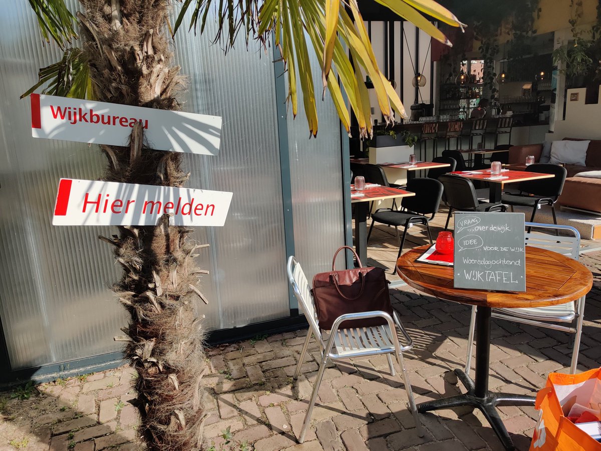 De wijktafel is er vandaag ook weer. De hele ochtend bij De Pomp op de Croeselaan.