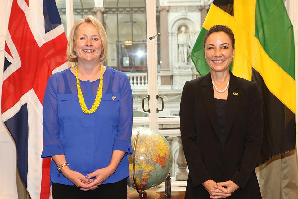 Good to meet Jamaican Foreign Minister @kaminajsmit. We discussed the breadth of 🇬🇧🇯🇲 relations, and the concerns of Small Island Developing States, including on climate change and access to finance. The UK is determined to ensure SIDS have better access to reliable financing.
