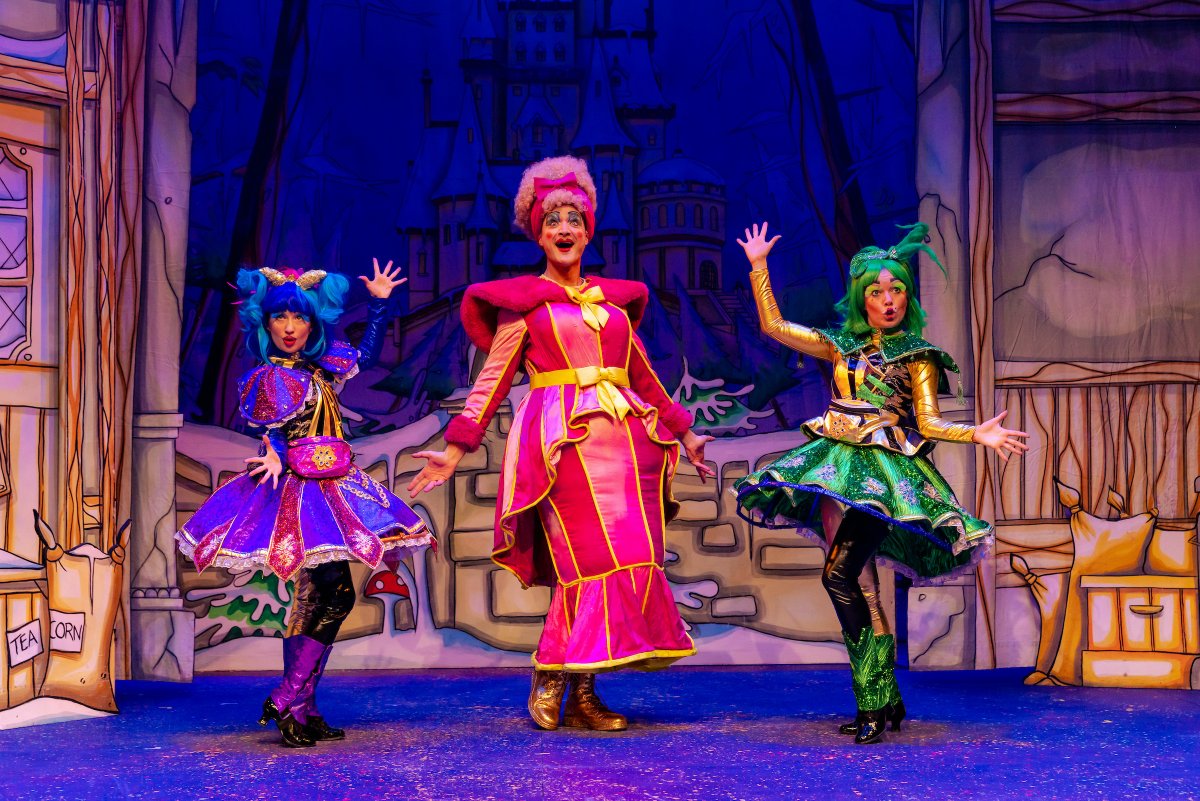 CornExchange's tweet photo. Delighted that @thejustinbrett @SueHarrison123 &amp; @Ali_James22 received a special recognition at last night's @UKPantomime awards for skilled execution of fully improvised front cloth sequences including songs created from audience participation, promoting innovation in content https://t.co/lfaiOfF3v4