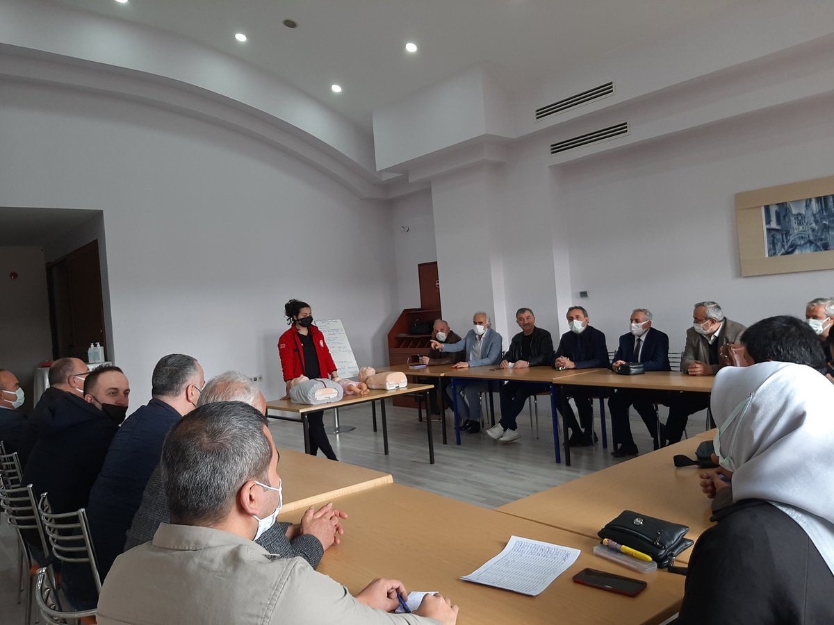 #Görevimizilkyardım
#Temeleğitimde10000okul
#dhgmakademi
Çorum İlkyardım Egitim Merkezimiz de "Temel Eğitimde 10.000 Okul" projemiz merkez ve ilçe okul müdürlerinin katılımıyla devam etmektedir.
<a href="/tcmeb/">Millî Eğitim Bakanlığı</a>
<a href="/meb_dhgm/">Destek Hizmetleri Genel Müdürlüğü</a>
<a href="/OzilLevent/">Dr. Levent Özil🇹🇷🇹🇷🇹🇷</a>
@Meb_Abdulhamit 
<a href="/ozkan_meb/">Özkan AVCI</a> 
<a href="/cemalunal_/">C.ÜNAL</a> 
<a href="/Corum19MEM/">Çorum İl Milli Eğitim Müdürlüğü</a>