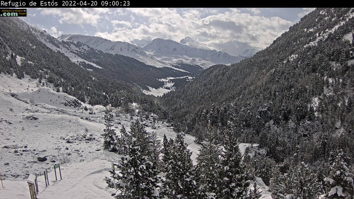 meteobenas's tweet photo. Amanece en Estós un 20 de abril del ... 2022. Bien nevado. https://t.co/ZltjfWIfiC
