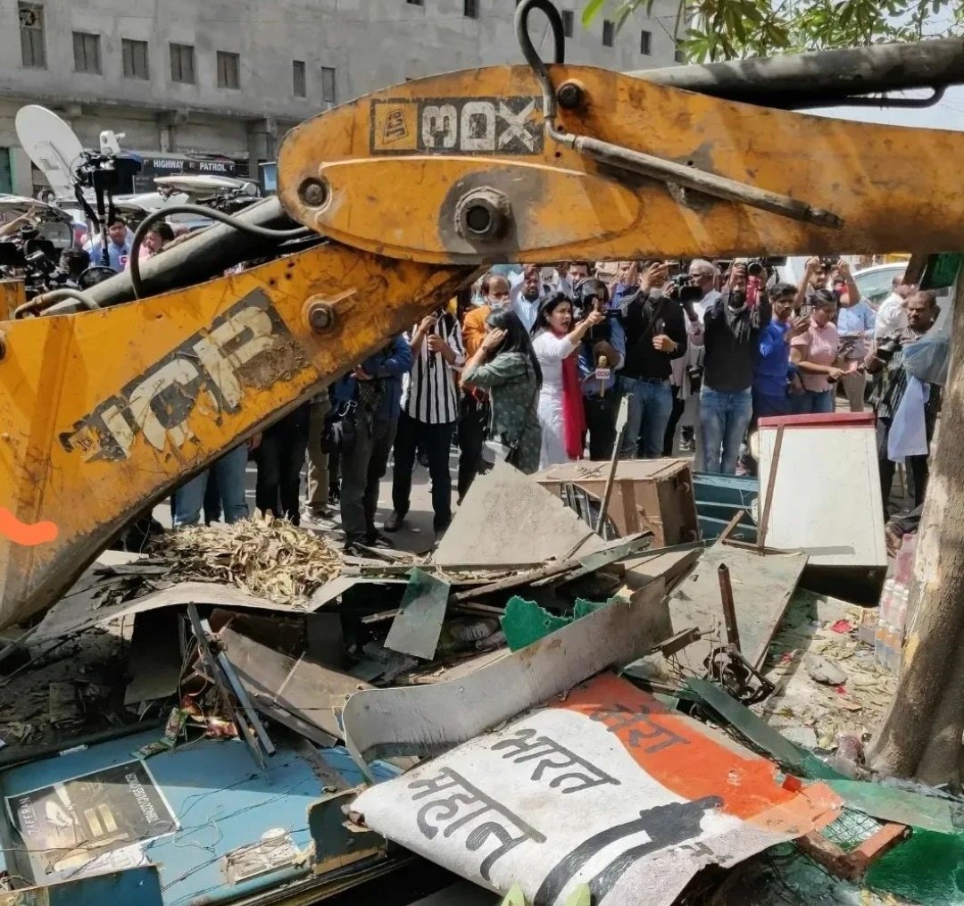 NuhaGulam27's tweet photo. Hues of Nation 💔

#Ideaofindia #Bulldozer #भारतमहान #Demolition #jahagirpuri https://t.co/A8odQkNJDY