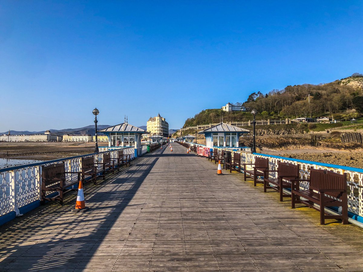 NorthShorePhoto's tweet photo. A perfect looking start to Wednesday! #Llandudno https://t.co/O1NWeTvGnu