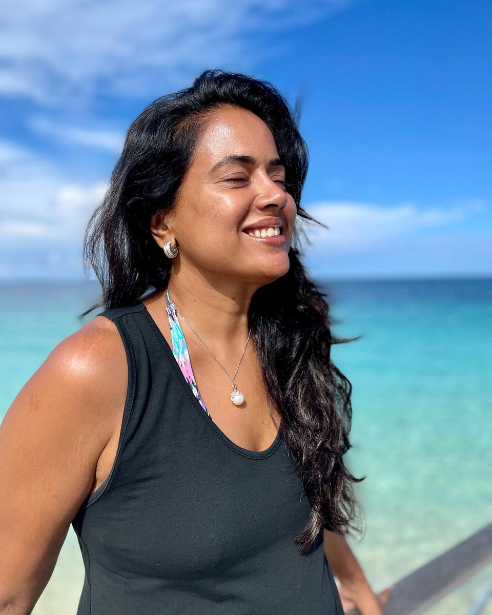 FilmyFocus's tweet photo. Happiness is a day by the beach! 🏖️
@reddysameera #SameeraReddy #ActressSameeraReddy #Tollywood #FilmyFocus https://t.co/5ld81eAjpK