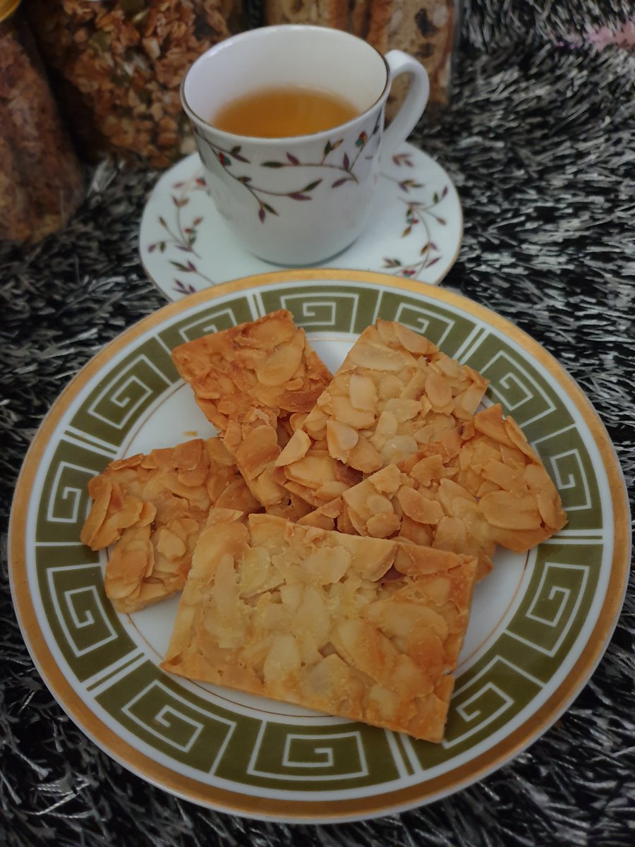 shop_mka's tweet photo. Bánh hạt dinh dưỡng nhà làm, giao hàng sau khi đặt 24 giờ mỗi ngày, bánh được làm từ hơn 85% là hạt dinh dưỡng, ngũ cốc, đường ăn kiêng hoặc không đường, trà xanh, socolate, match, mật ong, gừng, cần tây, mạch nha...Mix với hạt chỉ cần gọi 0918.194.895❤❤❤ https://t.co/KhxRdE7ClE