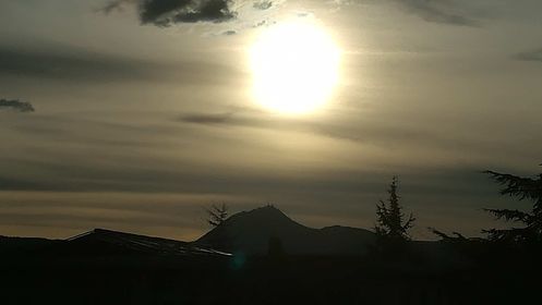 chainedespuys's tweet image. #InstantPhotos 📍 Le ciel au-dessus de nos volcans ne cessera jamais de nous étonner 😮 comme nous le prouvent ces photos envoyées par Amélie, Angèle et Monique ! 😍
#puydedome #chainedespuys #photo