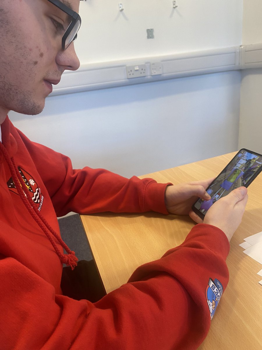 OOCDaryl's tweet photo. Playing some Subway Surfers I’m quite the pro 😎 https://t.co/Rpnx8yTS5z