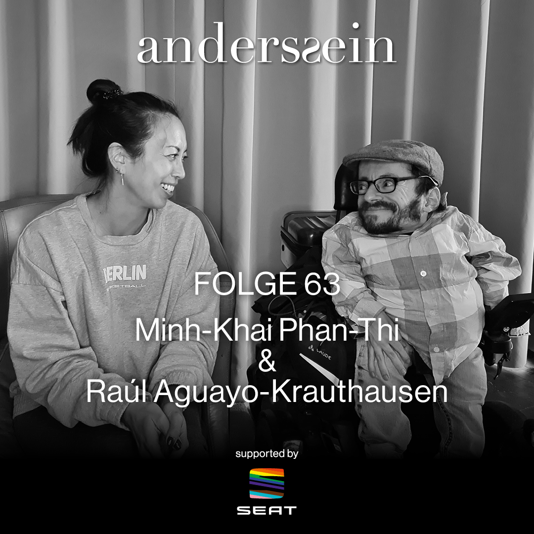 "Jeder Mensch hat Recht auf Erfahrung. Nur so schärfen wir unseren Charakter." In der neuen Folge vom #anderssein #podcast spricht Raúl Krauthausen u.a. über das Scheitern, Mitleid und warum er sich wünscht, dass die Menschen auch mal den "Arsch" in ihm sehen. #neuefolge.