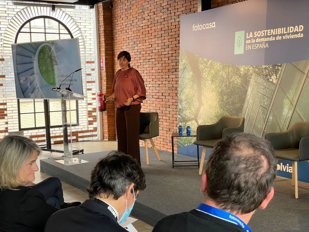 fotocasa's tweet photo. PONENCIA MAGISTRAL | Dolores Huerta, directora general de Green Building Council España (@GBCEs) nos cuenta cuál es "El reto de la sostenibilidad en la edificación", síguelo en directo: 👇

#sostenibilidadyvivienda 🏡🍃 https://t.co/ApIp3Q0pve