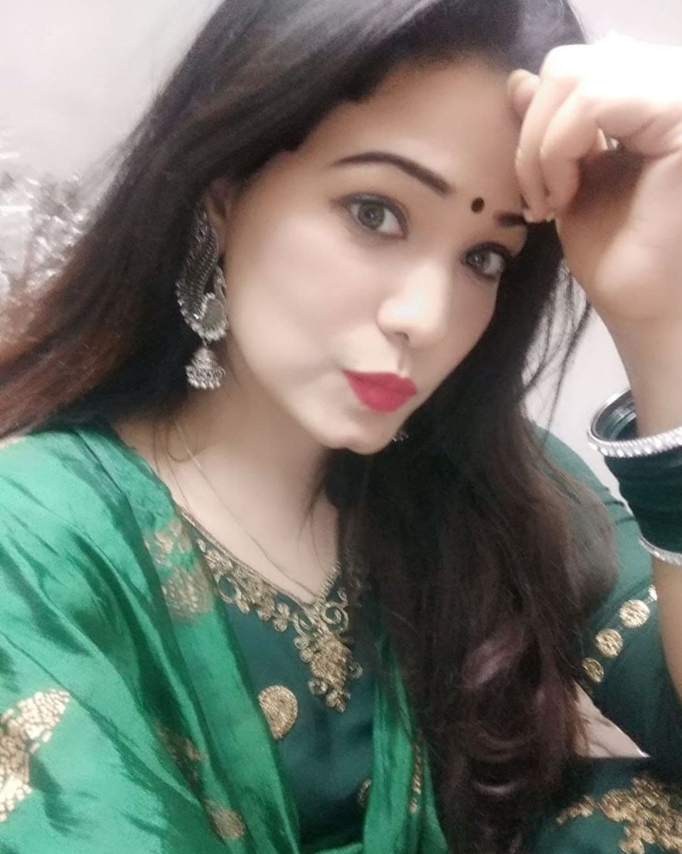 Divya_trpathi's tweet photo. Good noon guys 😊 
गर्मी बहुत ज्यादा है, अपना ख्याल रखें, खूब पानी पिएं। https://t.co/0CXmDqzQ0g