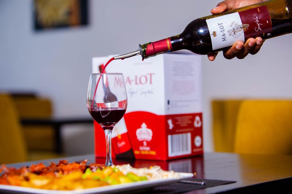 urbanvintagedsm's tweet photo. Naombeni #Retweets Loves❤️

Ma-Lot Wine (750 mls) Zinapatikana Kwa Bei  Ya Jumla Na Rejareja🍷
•One Piece 10,000/=
• 1/2 Carton (6) @ 8,500/=
•Full Carton (12) @ 8,500/=

✅Huduma Ya Free Tasting Kwa Wholesalers!

📞0628780856
📍Survey Darajani
✅Delivery &amp; Mikoani

#Sokoletu https://t.co/zASRE5CiHW