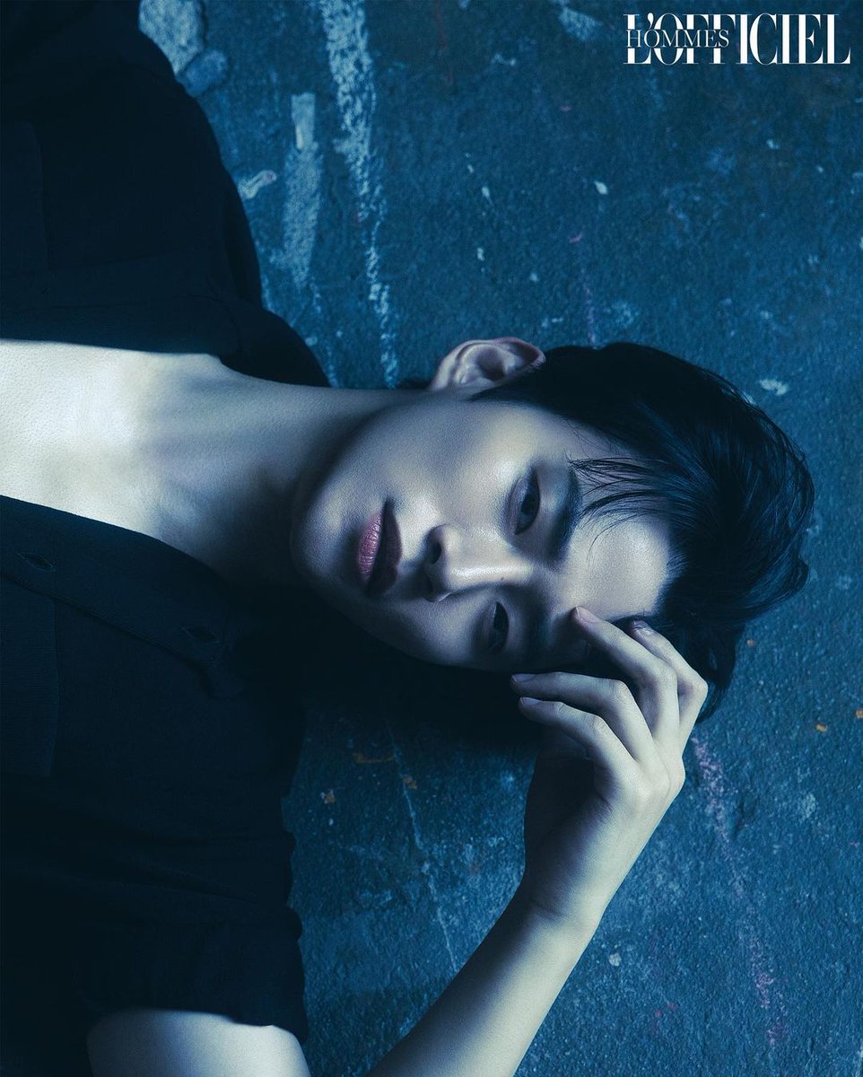 JU7NHO's tweet photo. L’officiel occupied its throne perfectly, trying to take the perfect shot in the enveloping darkness. My jaw clenched to emphasize how i appeared with such stupendous majesty to make you flabbergasted. https://t.co/yxlyh6SjWo