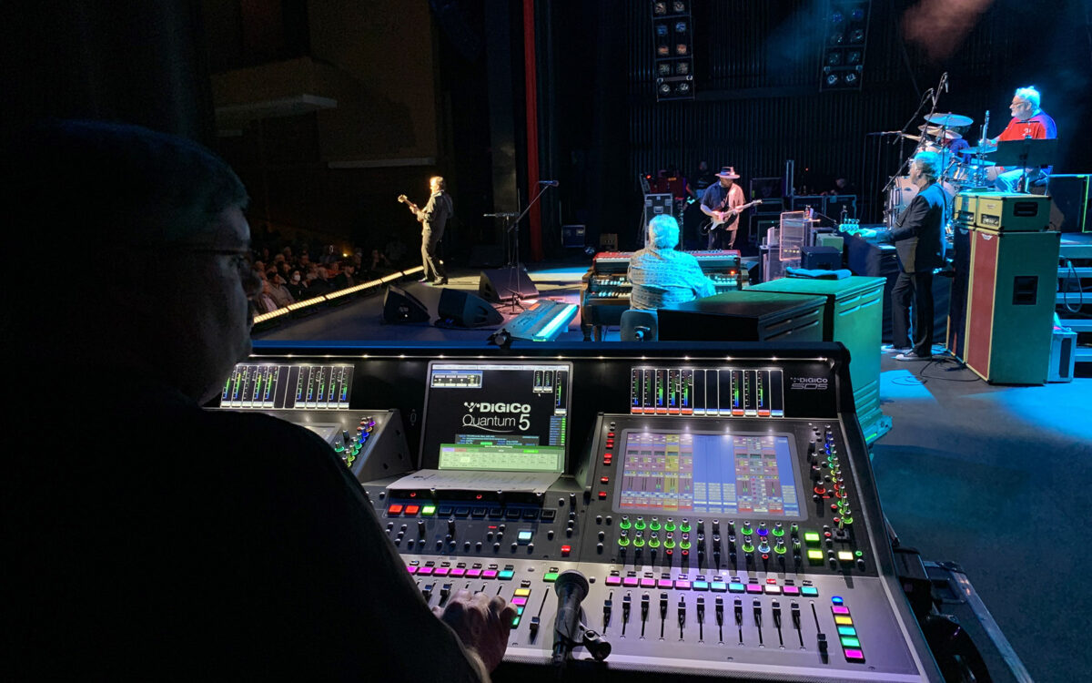 DiGiCo_official's tweet photo. What's that? Oh, just two Quantum5's on FOH and monitors for two-time Grammy nominee and 24-time Billboard chart-topper Joe Bonamassa 😲
Read the full story here: https://t.co/OhwZn3gDRt
#DiGiCo #DiGiCoQuantum5 #Quantum5 #AudioEngineer #MixingConsole #DigitalMixingConsole https://t.co/X5ZG8SdRFq