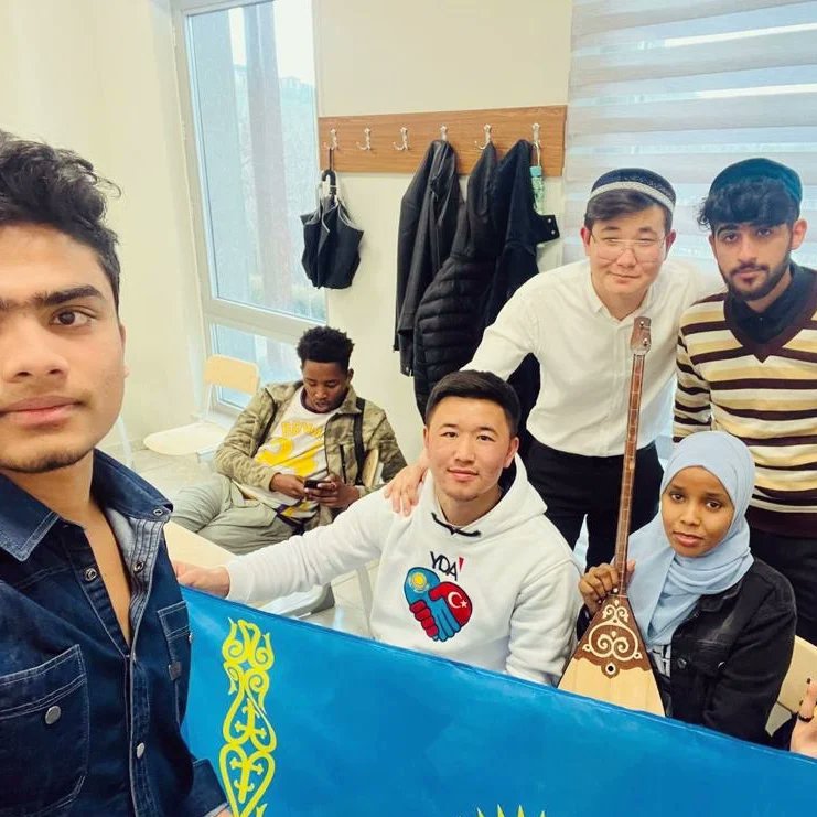 ✨ Öğrencilerimiz kendi ülkelerinin kültürlerini aktarmaya devam ediyor. Bugün günlerden #Kazakistan dı.

<a href="/karabukuniv/">Karabük Üniversitesi</a>
#karabüktömer
#tömerkarabük
#karabüktürkçeöğretimiuygulamavearaştırmamerkezi