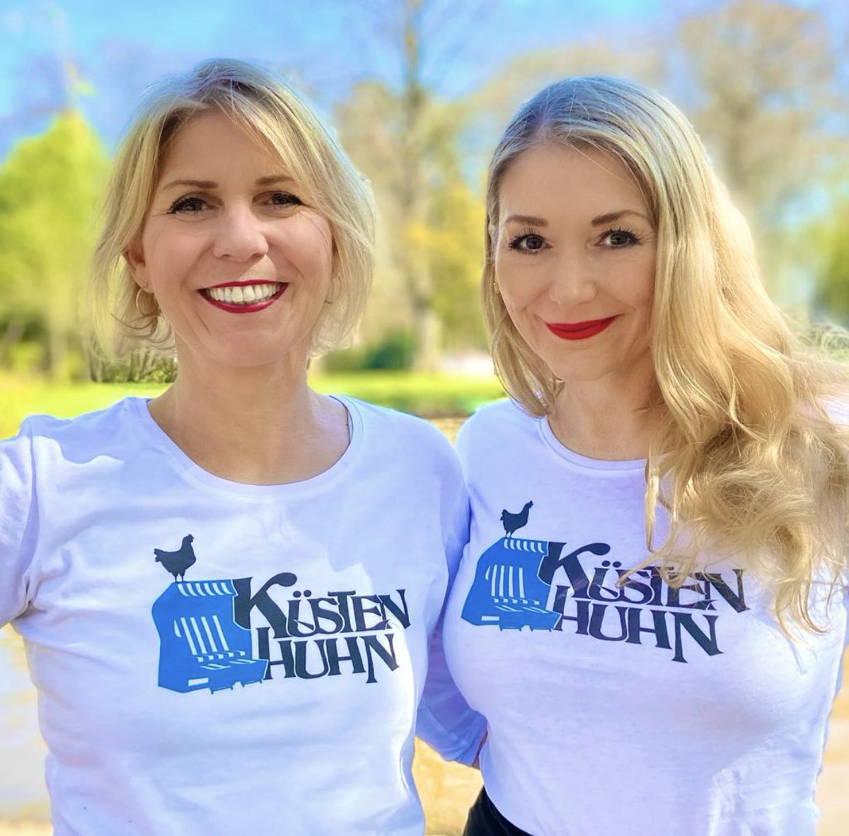 Die Mordsschwestern sind wieder am Start 🚀❤️ Das Buch Küstenhuhn ist im Handel, das dazugehörige Hörbuch erscheint in Kürze, wenn das kein Grund zum Feiern ist! Habt alle einen schönen Tag 💋

#sisters <a href="/Patrici00136174/">Patricia Brandt</a> <a href="/SandraQuadflieg/">Sandra Quadflieg</a> #Küstenhuhn #Krimi <a href="/GmeinerVerlag/">Gmeiner-Verlag</a> #Hörbuch