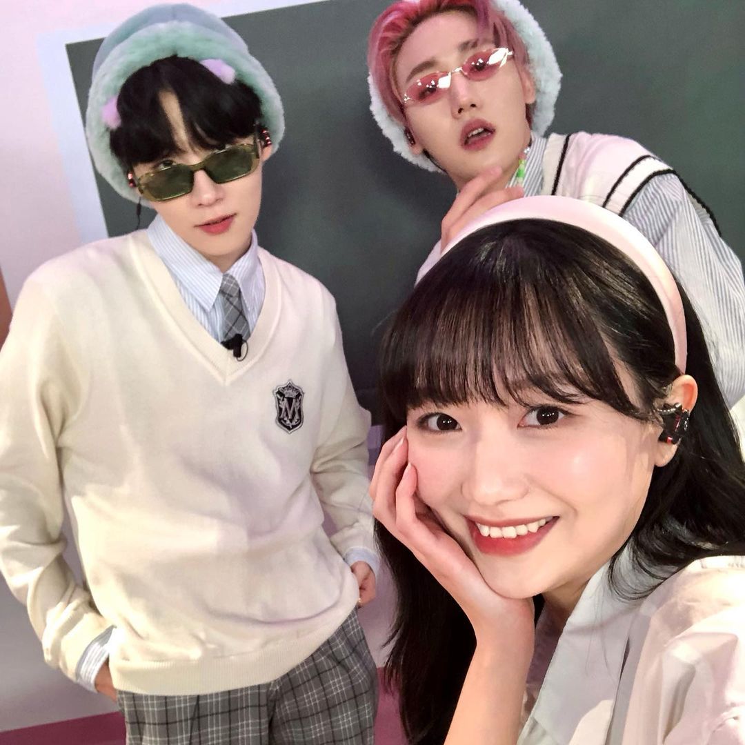 iiloveryu's tweet photo. 베프들 키치함으로 혼쭐내고 왔습니다^^ 여섯시 ‘이게 될까?’ 레츠고~ https://t.co/WqXcKRIOn6