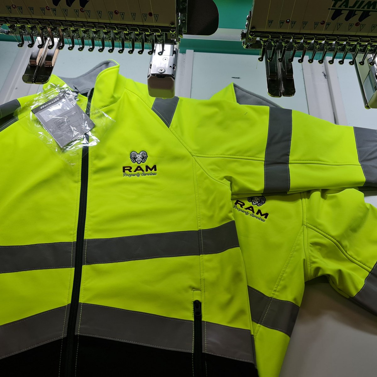 OrderLtd's tweet photo. Looking for hi viz workwear?

Check out these yellow softshell hi viz embroidered for @ram property services

Check out
https://t.co/f5espgyITy 

#workwear #ppe #railworkers #hiviz #softshelljacket #result #contruction #worklife #staysafe https://t.co/JB6uATUBOQ