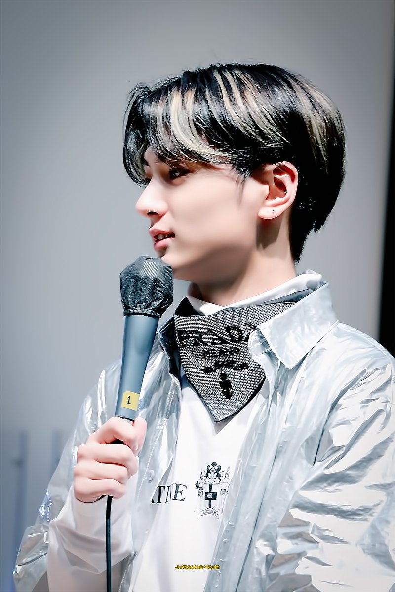 나의 낭만고양이 생축🥳🖤
#HAPPY_BIRTHDAY_JAY
#사월에_태어난_깜장고양이
#모두의_행복을_바라는_월남