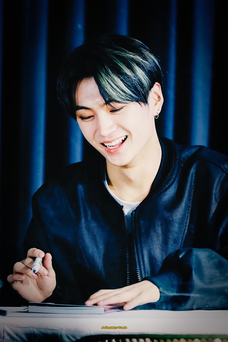 jabsoluteyouth's tweet photo. 나의 낭만고양이 생축🥳🖤
#HAPPY_BIRTHDAY_JAY
#사월에_태어난_깜장고양이
#모두의_행복을_바라는_월남 https://t.co/98vaVawu5s