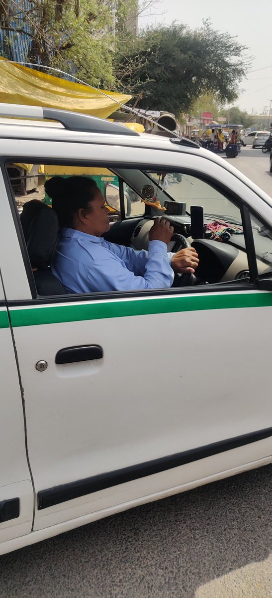 RonitC12's tweet photo. @ola_supports @Olacabs 
Your executive had asked me to reach out to you from the police station for the details, here I am waiting for past one hour, there's been no response from your end.
Complaint ID- 318065637
Absurd how you harass a victim instead of helping them out. https://t.co/gzP80plVqN
