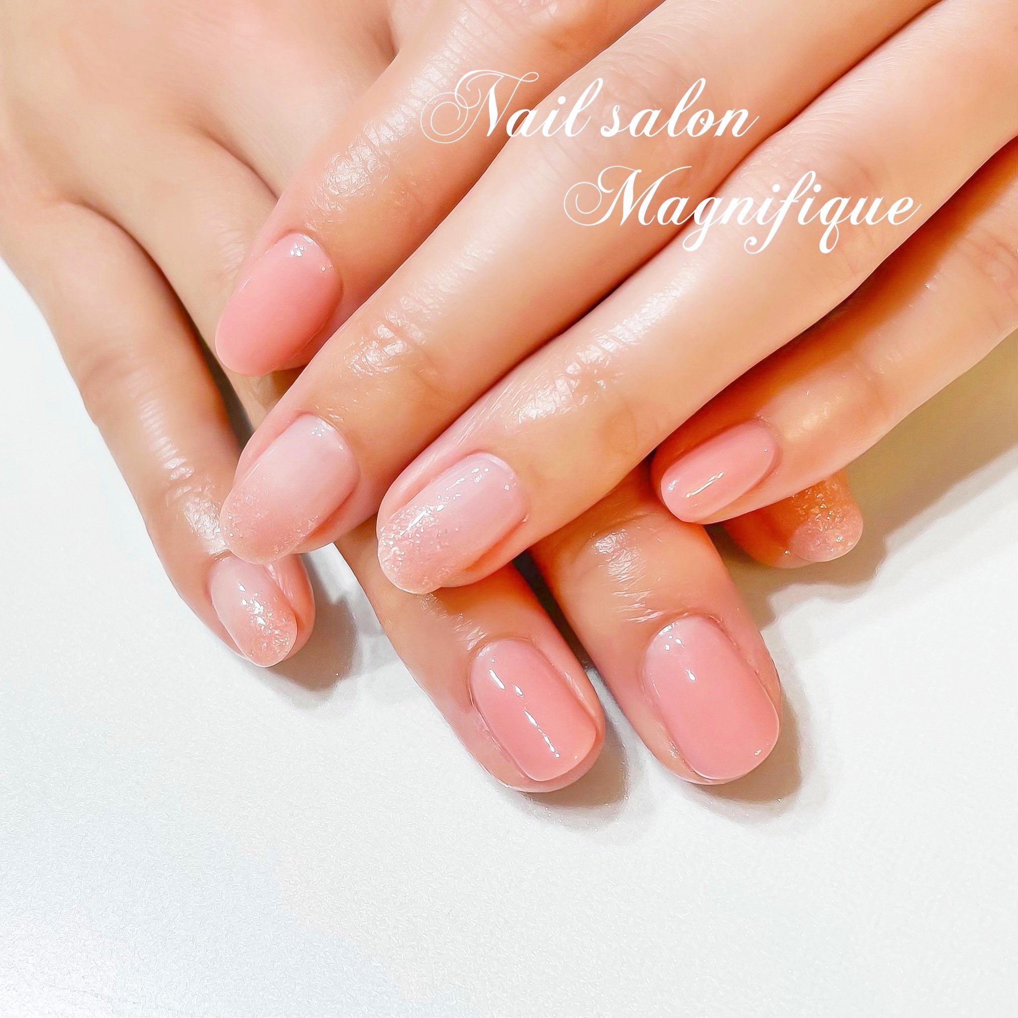 Nailsalon Magnifique Nail Nailsalon ネイル ネイルサロン ジェルネイル ネイルデザイン ピンク ピンクベージュ ワンカラー ワンカラーネイル シンプルネイル オフィスネイル 大人ネイル 上品ネイル ニュアンスネイル キラキラネイル