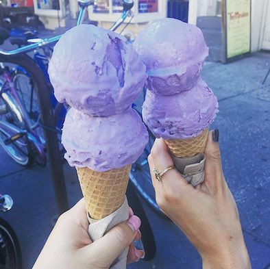 MelPhAvge's tweet photo. Hablando de comida.. Habíais visto alguna vez un tubérculo morado?? Pues en filipinas existe uno que tiñe de púrpura los postres, es dulce, pero sin empalagar. Con él se hacen postres, tartas, helados, etc. Es de mis postres favoritos!💜🤤 #descubreelmundoconavge https://t.co/3WN1h3oft4