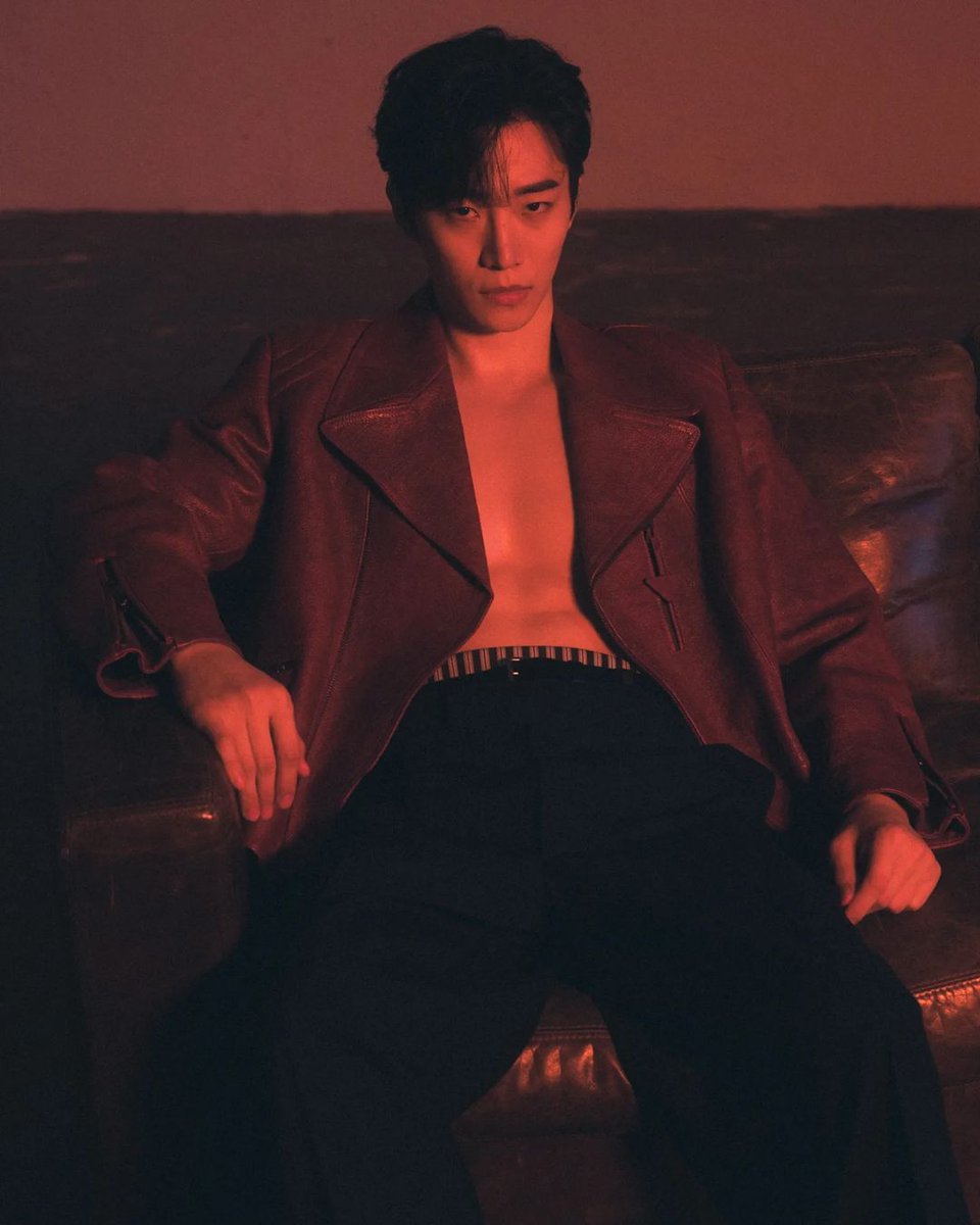 JU7NHO's tweet photo. Delicately, charmingly. Even sitting on the chair nonchalantly and doing simply nothing becoming a trend lately when it comes to photography, just like how it was in my recent feature in L’Officiel Magazine. https://t.co/y5xtz9xxx1