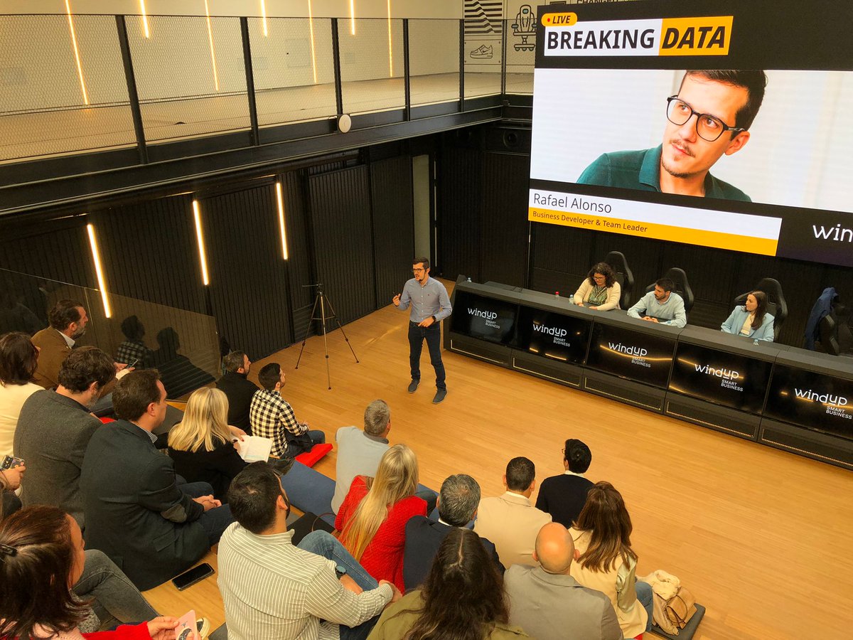 #BREAKINGDATA 🔴 Nuestros 4 ponentes ya han pasado por el escenario, dejando clara una cosa: #InDataWeTrust💛Y cada día es más evidente: #GA4, Publicidad Digital 4.0, #CRM y Marketing Automation. ¡Centrarnos en el usuario! 
La base para la #estrategiadigital del presente🆕