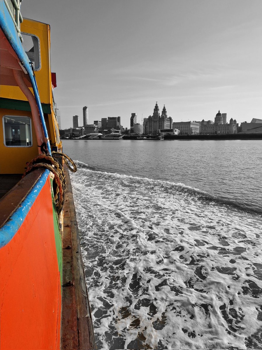 Lovely morning commute.. #morning #goodmorning #wednesdaythought #Liverpool #merseyferry