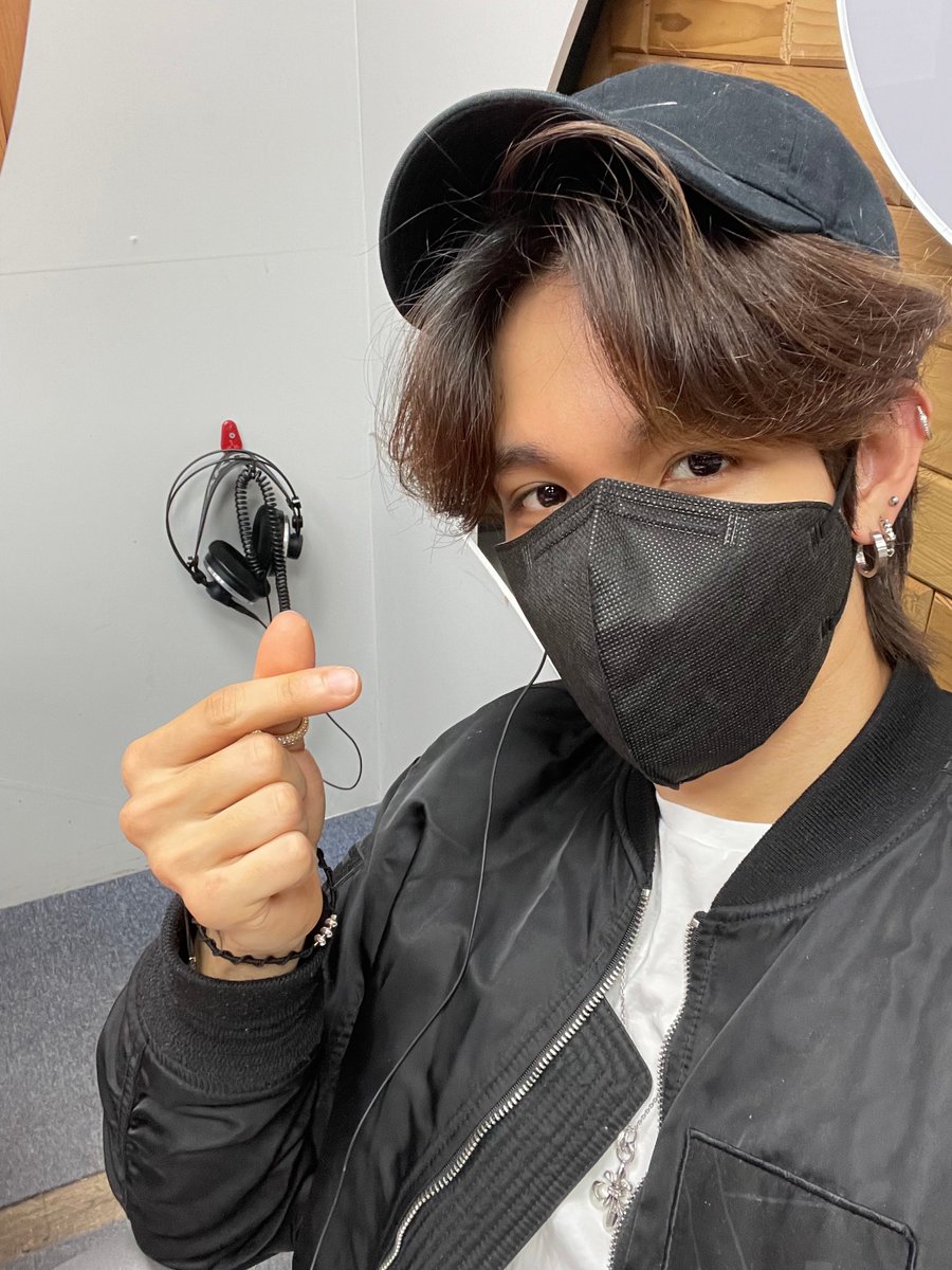 SAMUEL_twt_ tweet picture