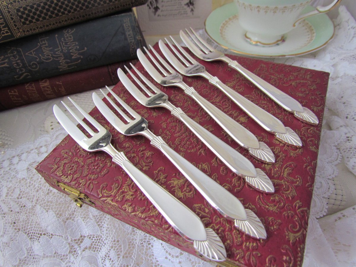 Beautiful addition to my #etsy shop: Vintage Cased Silver Plated Set of 6 Ornate Cake Forks - Angora Silver Plate Company -Circa 1930's etsy.me/3xFq0Io #silver #metal #diningandserving #kitchenanddining #vintagecutlery #vintagekitchen #cakefork #wedding