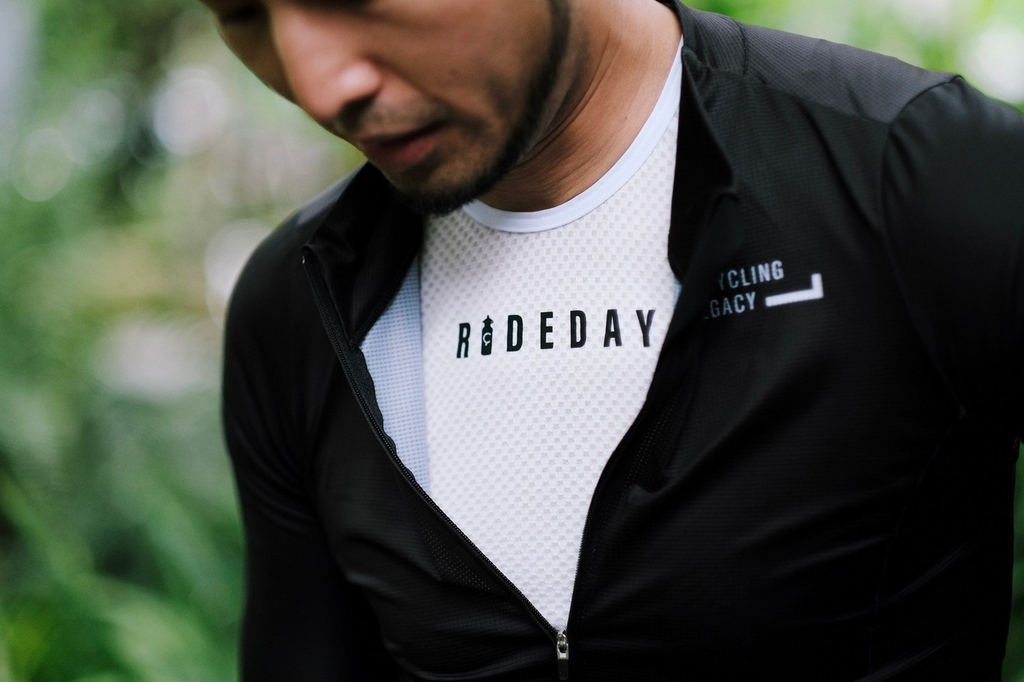CoisCycling's tweet photo. Thank God it's Rideday pro baselayer

Ultralight 3D breathable mesh 

Flat seams for ultrasoft and comfortable feel.

You won't notice you wear it 

#baselayer #cyclingkit #kitdoping https://t.co/IV4N0YcWqn