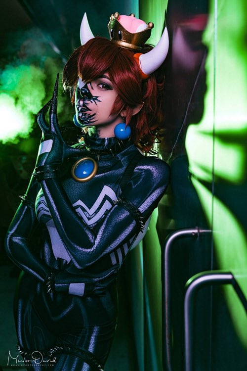 I love to be In control and make weaklings obey me