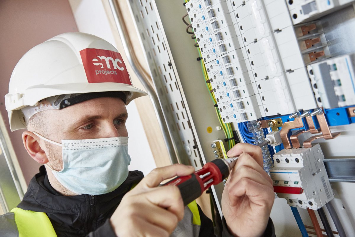 ProjectsEMC's tweet image. In order for organisations to get the most out of their team, they must ensure that the health and wellbeing of their employees is accounted for. Having adequate ventilation and temperature regulation in the workplace...linkedin.com/feed/update/ur…