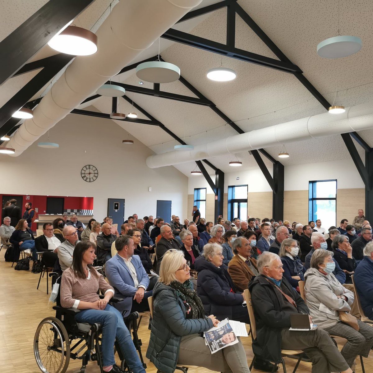 Ce 24 avril, nous aurons le choix entre 2 visions opposées de la 🇫🇷 et de l’🇪🇺. 

Je l'ai rappelé lors d'une réunion publique à St-Senier-sous-Avranches. Les faits l’ont démontré (vaccins, plan de relance, etc.). L’Union européenne est indispensable !

#avecvous2022 #5ansdeplus