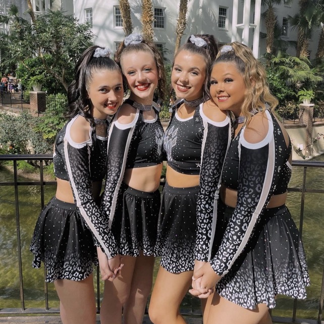 WORLDS WEDNESDAY is in full effect! 🌎 Last practices tonight before these CAts head to Cindy’s Castle 🏰 where dreams come true! ✨#domin8 #WorldsBound