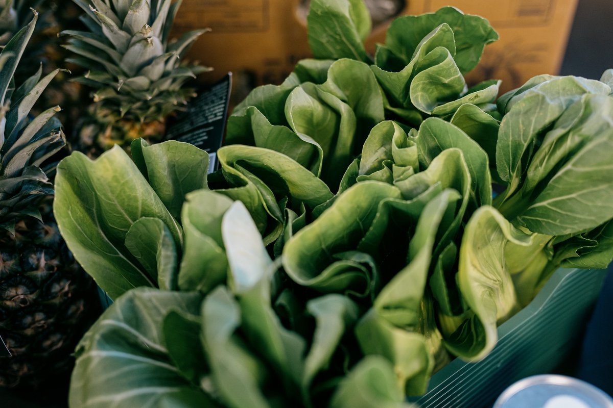 Dans les restaurants d'entreprises @Elior_France, 90% des fruits 🍎🍌 et légumes 🥕🥦 frais sont de saison. Nicolas Goffelmeyer, responsable innovation culinaire, nous explique les engagements d’#Elior pour une cuisine locale et des produits de saison. #GoodFoodFairPrice