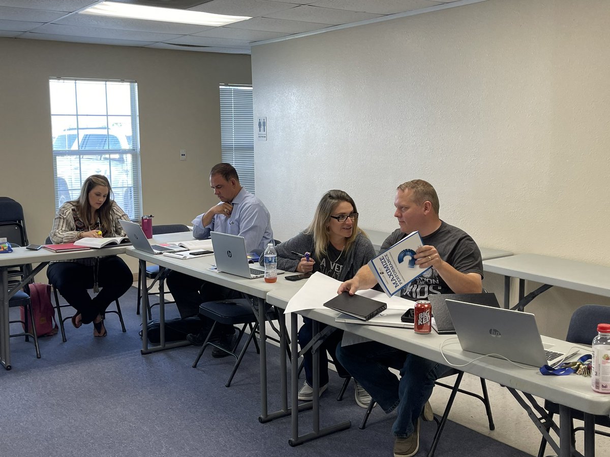 LVCurriculum's tweet photo. LVISD Leadership Team working on Studer 9 Principles of an effective organization. @LVCurriculum @LaVerniaISD @supt_lvisd @StuderEducation #leadership https://t.co/Y1mNOqo8B7